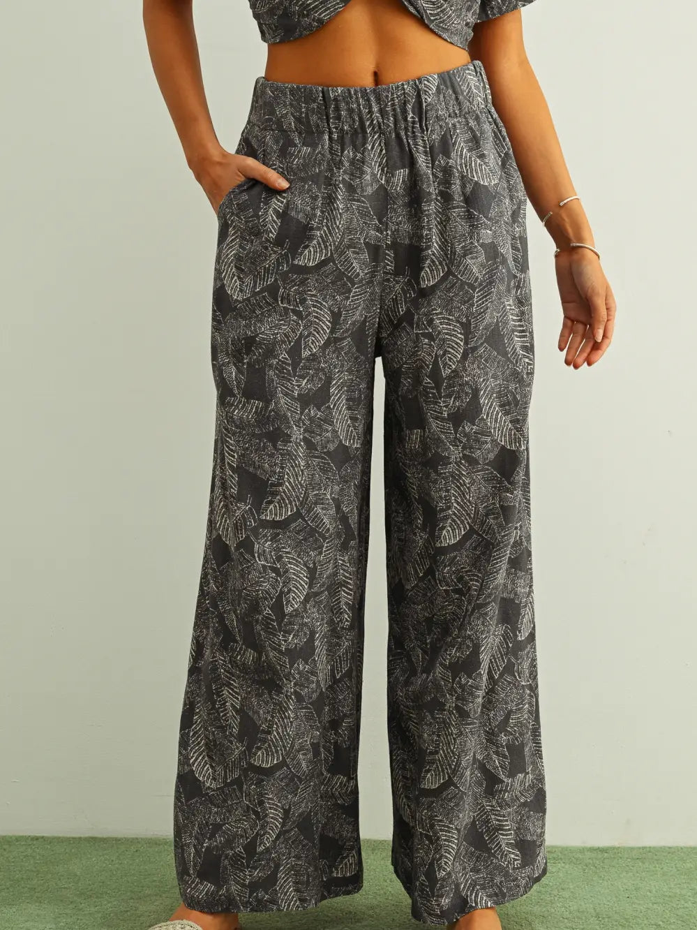 LEAF PRINT PANTS